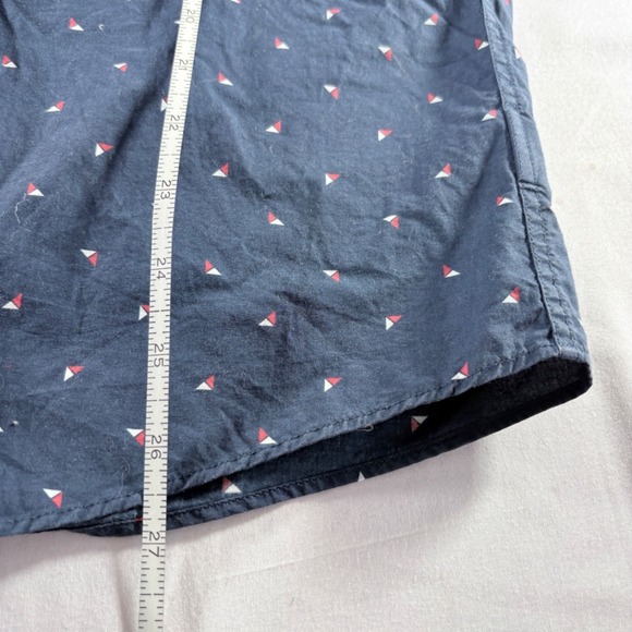 UNTUCKit Mens Large Slim Fit Navy Blue Triangle Print Short Sleeve Button Shirt - Picture 7 of 8